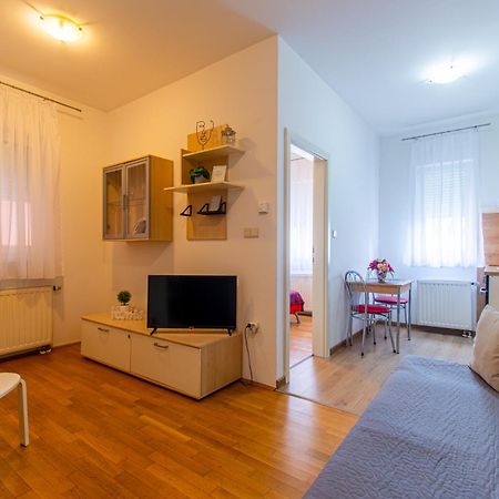 Flexible Selfcheckins 57 - Zagreb - Parking - Newアパートメント エクステリア 写真